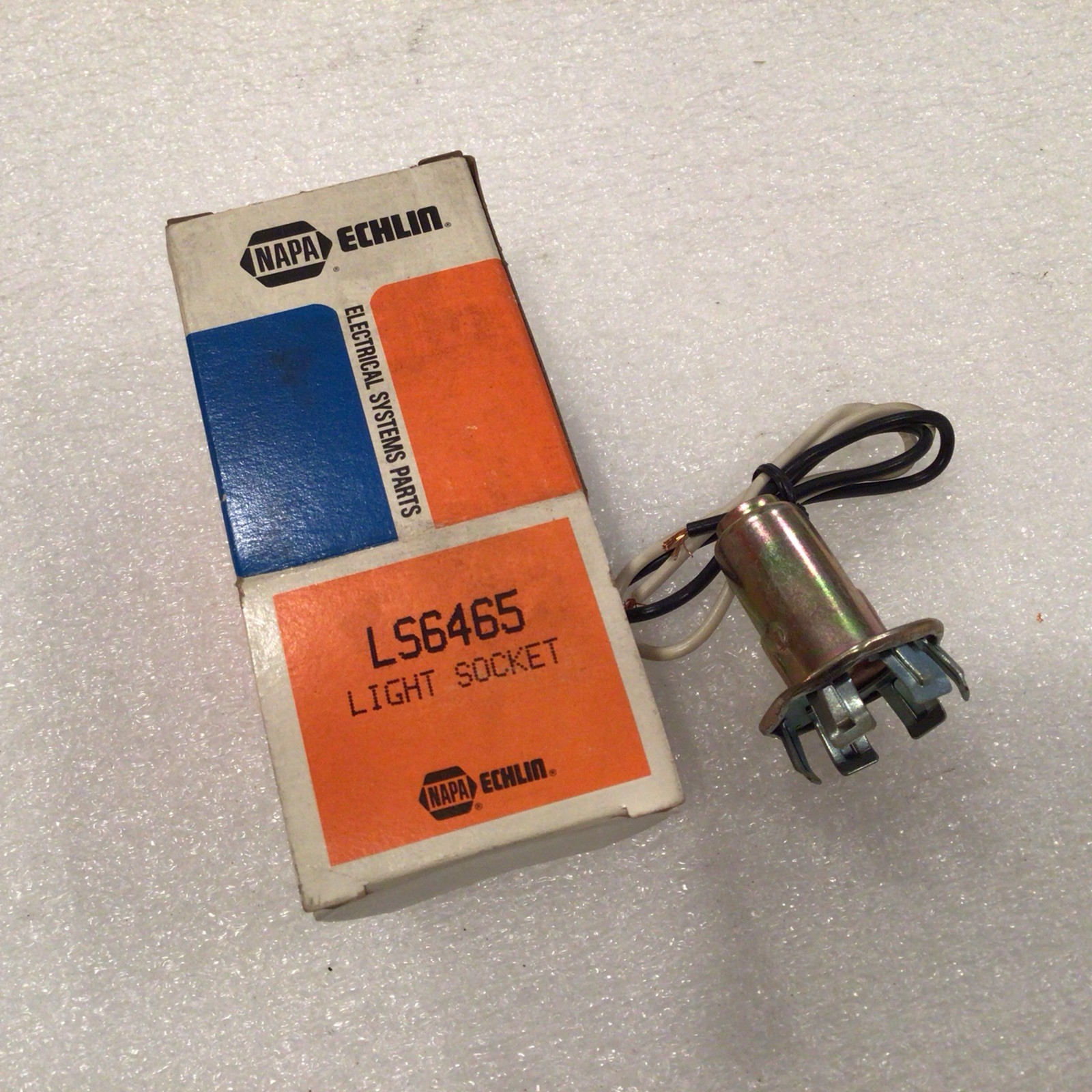 New Napa Echlin Light Socket LS6465