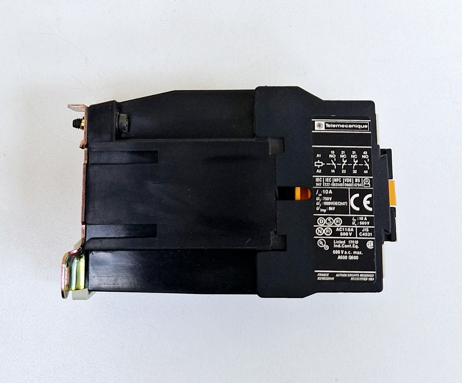 Telemecanique CA3DN22 / 220V DC Control Relay