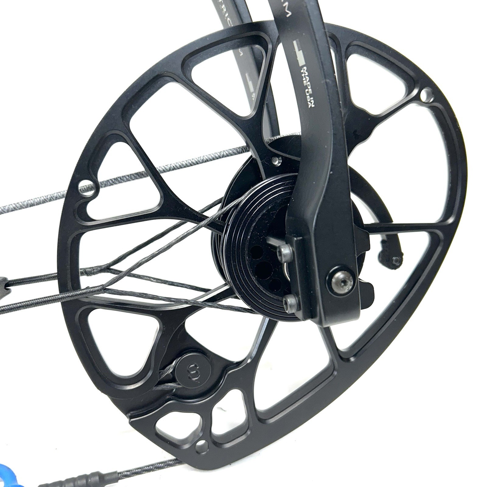 Mathews Traverse Compound Bow RH 28" ​/​ 60lbs -Blue