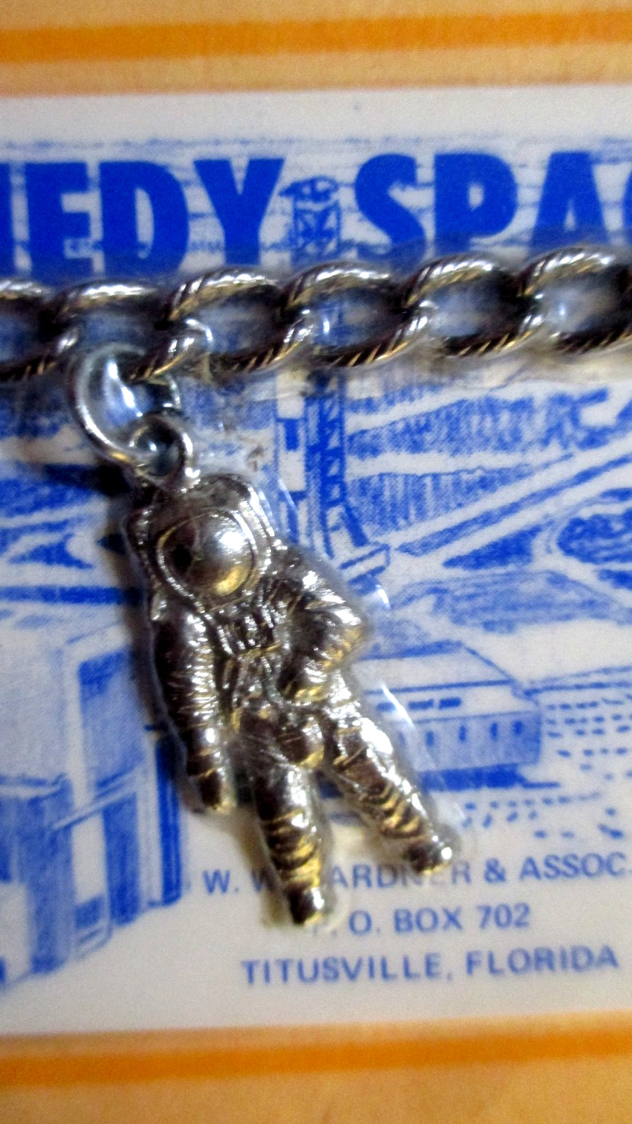 VINTAGE BRACELET & ASTRONAUT KENNEDY SPACE CENTER 1960s NOS Sealed Rare
