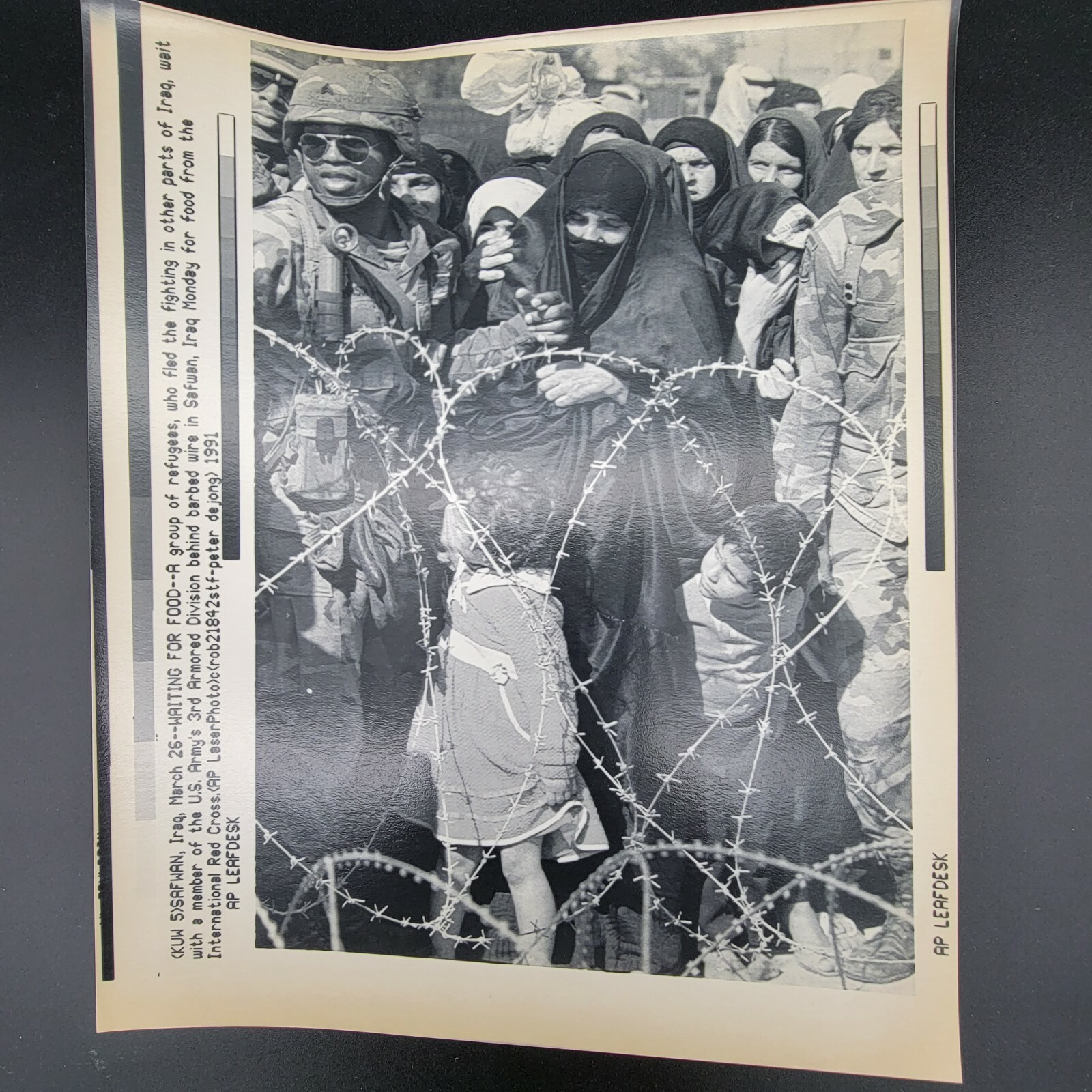 Refugees Waiting for Food AP Leaf Desk Press Photos Persian Gulf War Iraq 1991