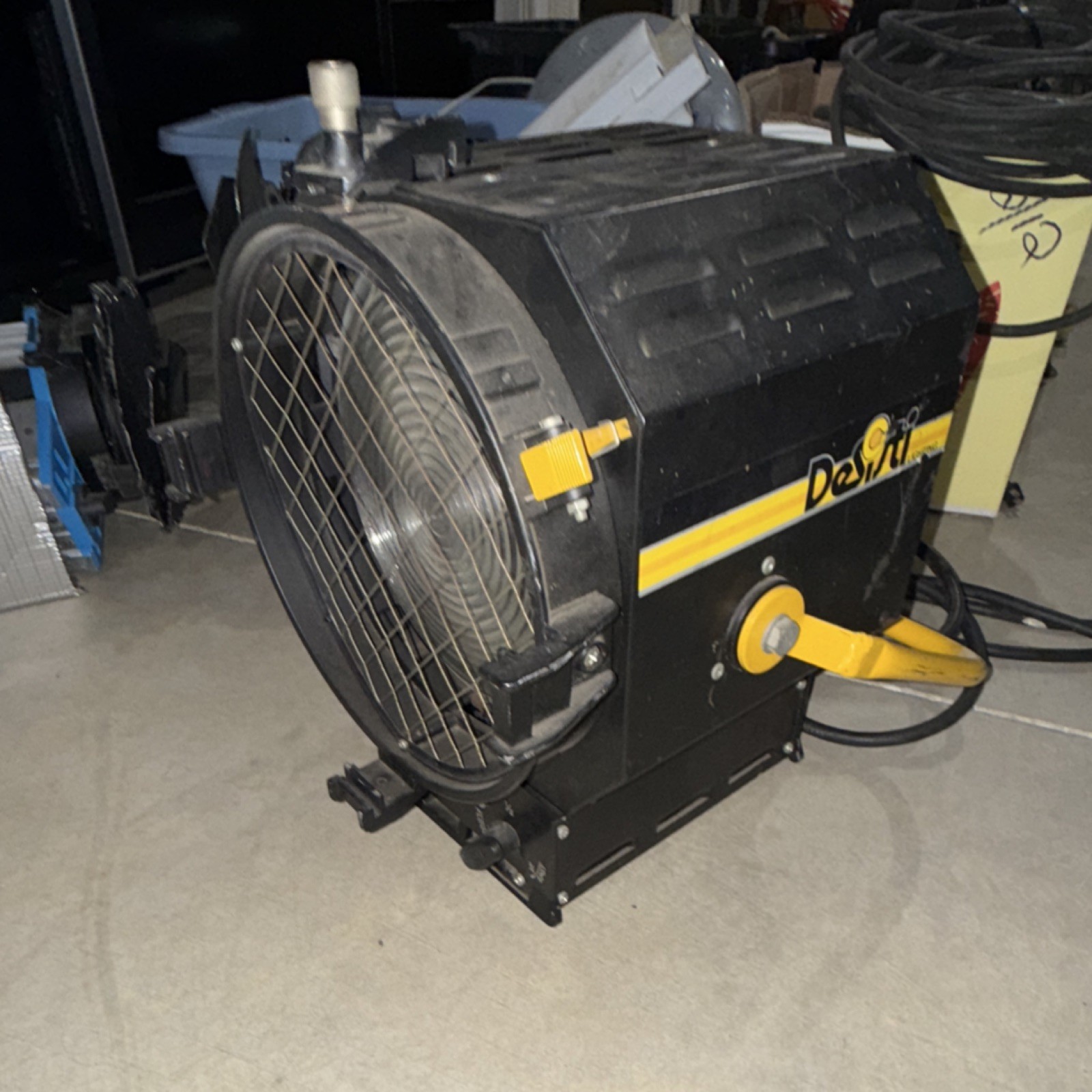 DeSisti Leonardo 320 2000W Tungsten Continuous Lighting Manual Operated