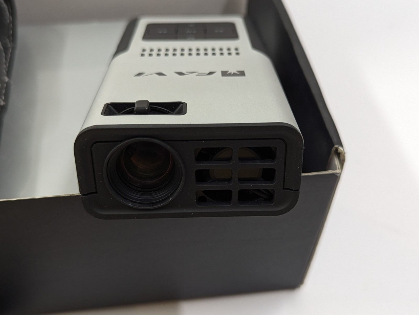 FAVI Mini LED Projector Business Edition