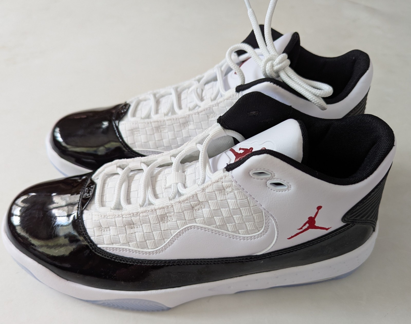 Nike  Jordan  Max Aura 2  CK6636  102  man white/black/red  shoes  Brand New