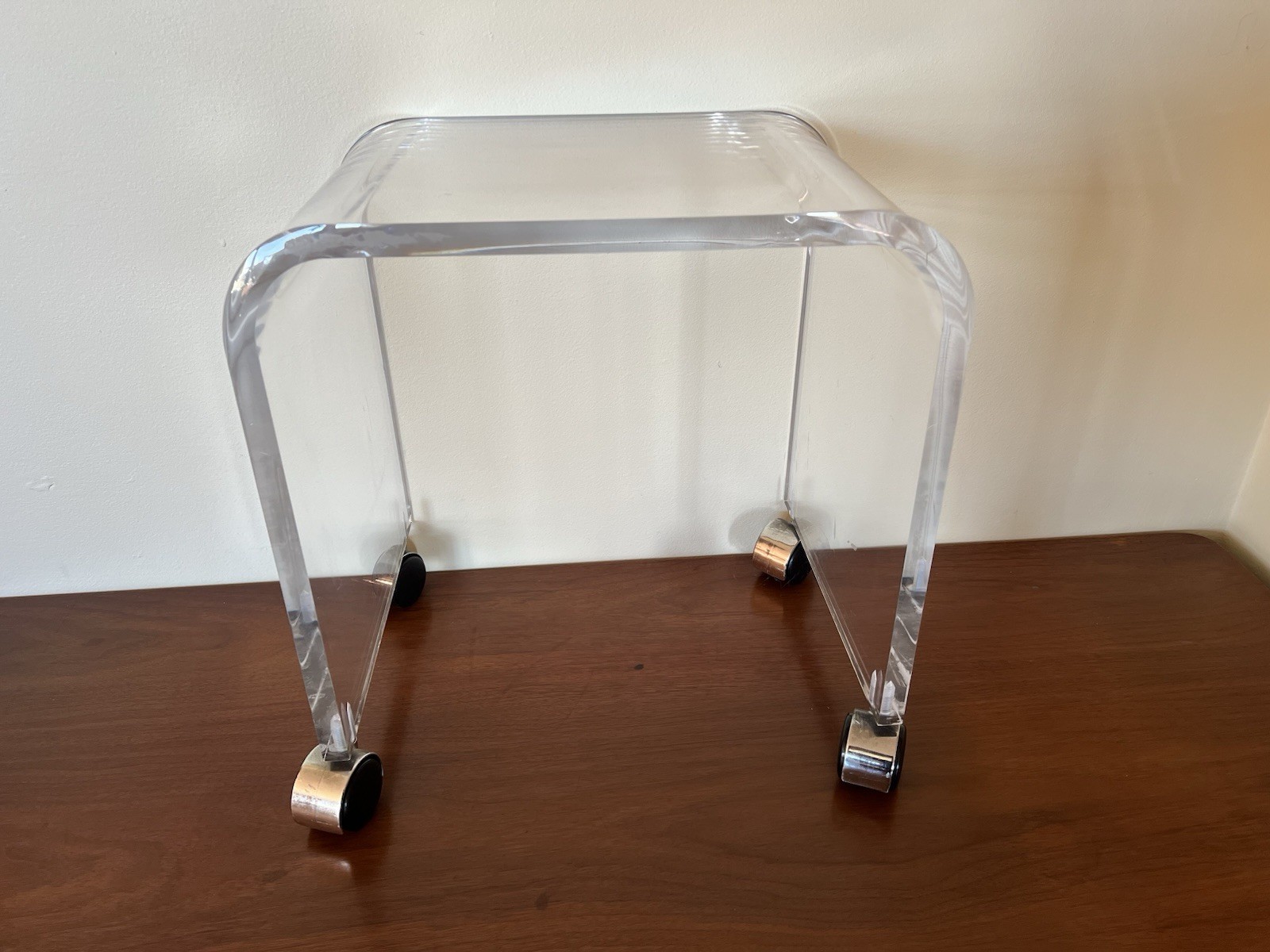 MID CENTURY MODERN WATERFALL LUCITE STOOL BENCH
