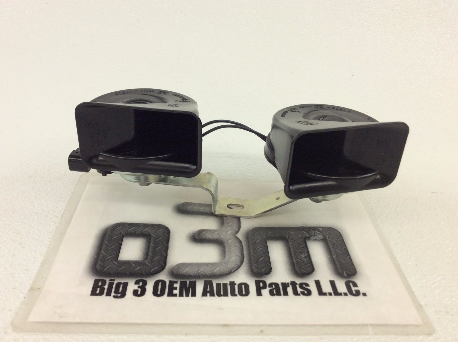 2014 - 2017 Chevrolet Silverado Tahoe GMC Sierra Yukon Dual Horn OEM 84566359