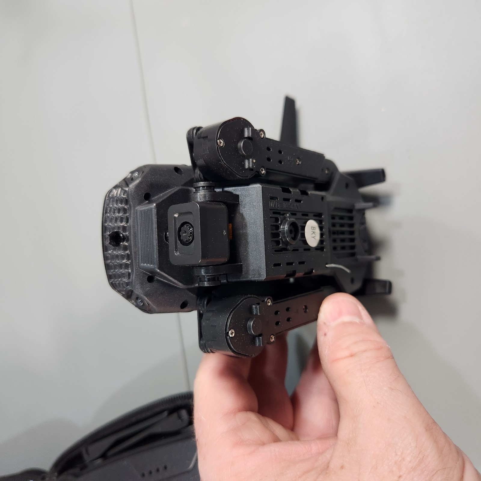 E99 Pro Foldable WiFi FPV Camera Drone w Remote Carrying Case Powers On