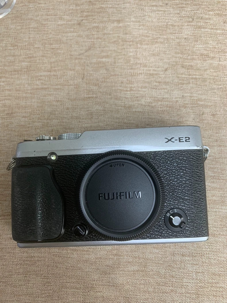 Fujifilm X-E2 16.3 MP Mirrorless Digital Camera Body Only Silver English