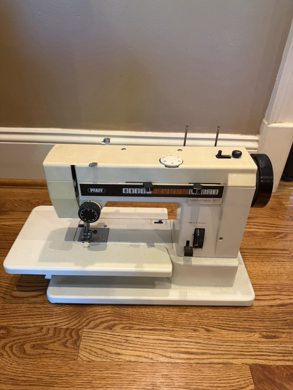 Pfaff Hobbymatic 807 Sewing Machine - With Accessories And Manual UNTESTED READ