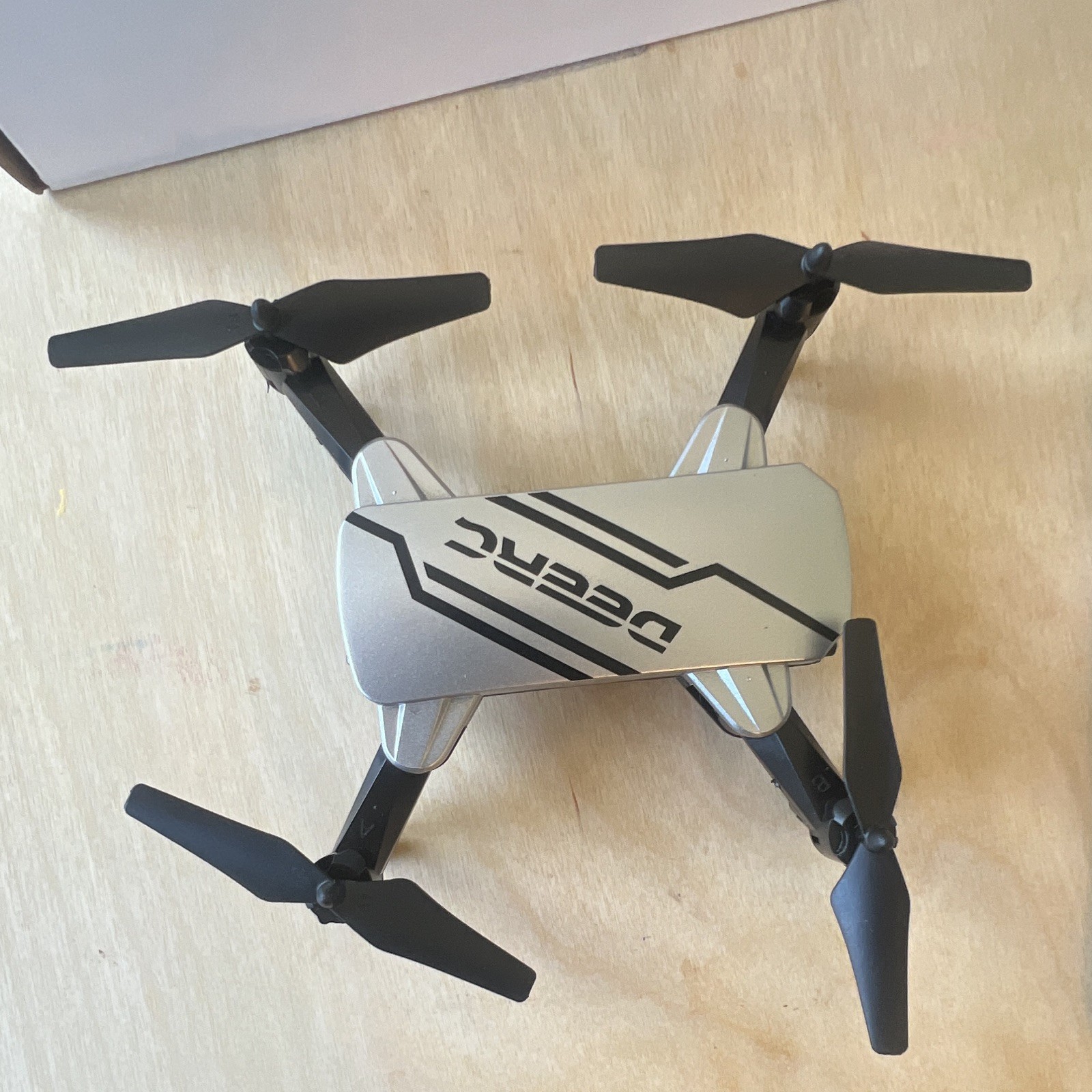 DEERC D20 Foldable Mini Quadcopter Drone Silver HD Camera 360° Flip
