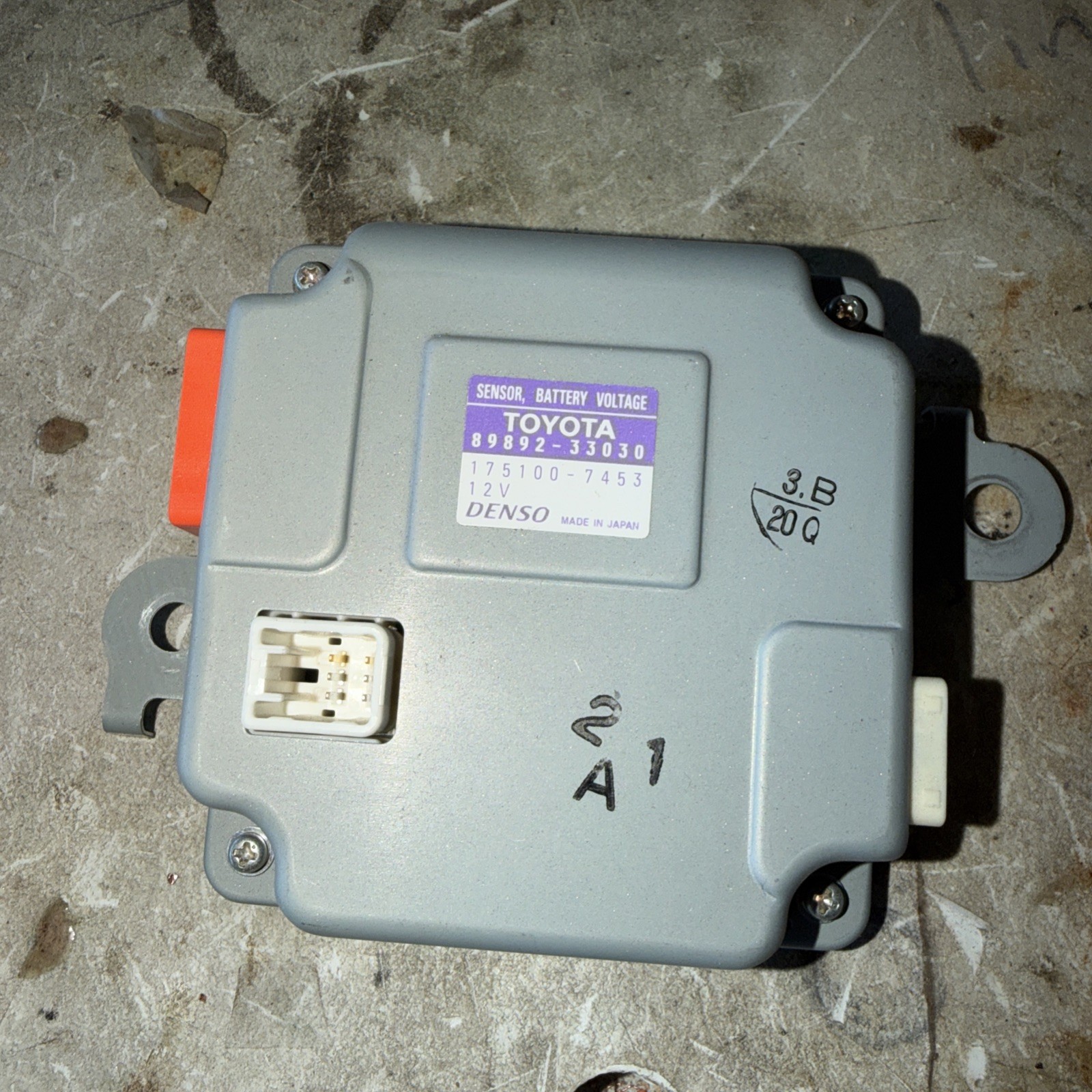 2016-2020 Toyota Mirai 16-18 Lexus ES300h Battery Voltage Sensor ECU 89892-33030