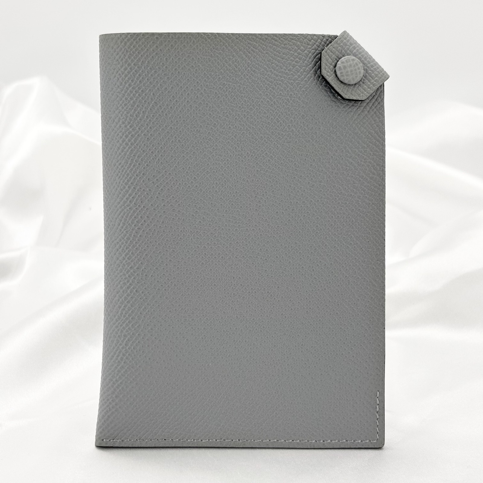 Hermes Tarmac PM passport holder Veau Epsom Gris Pantin Silver hardware (K stamp
