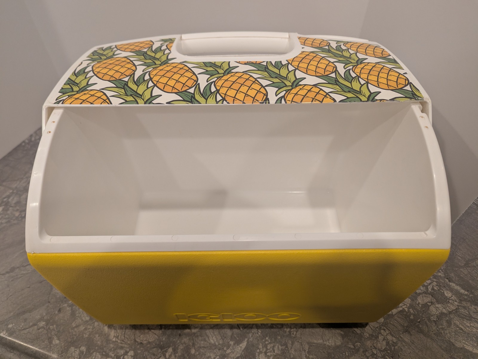 Vintage Igloo Playmate Elite Yellow Pineapple Cooler- MINT