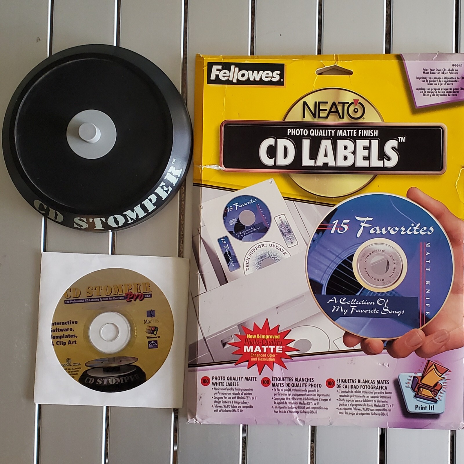 Cd Stomper with software cd and 43 pages of labels