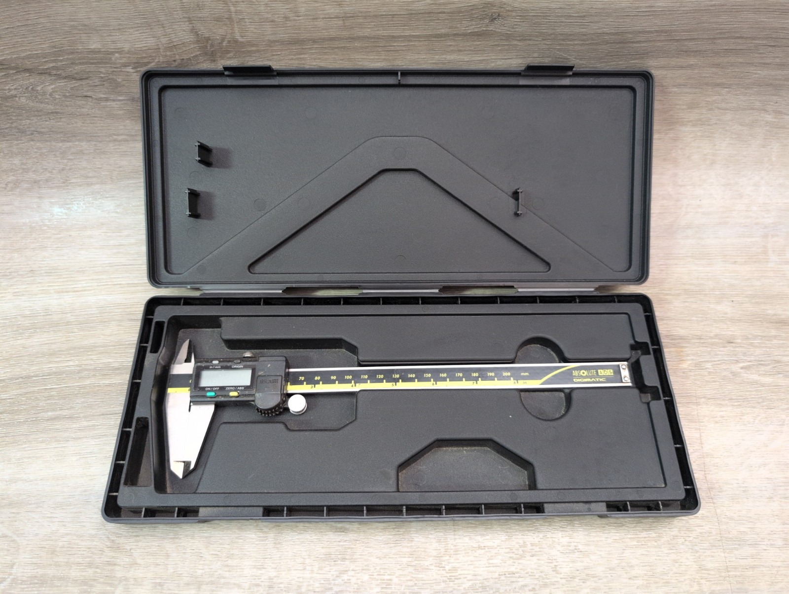 Mitutoyo Absolute Digimatic CD-8" Digital Caliper 500-172-30 CD-8"- AX
