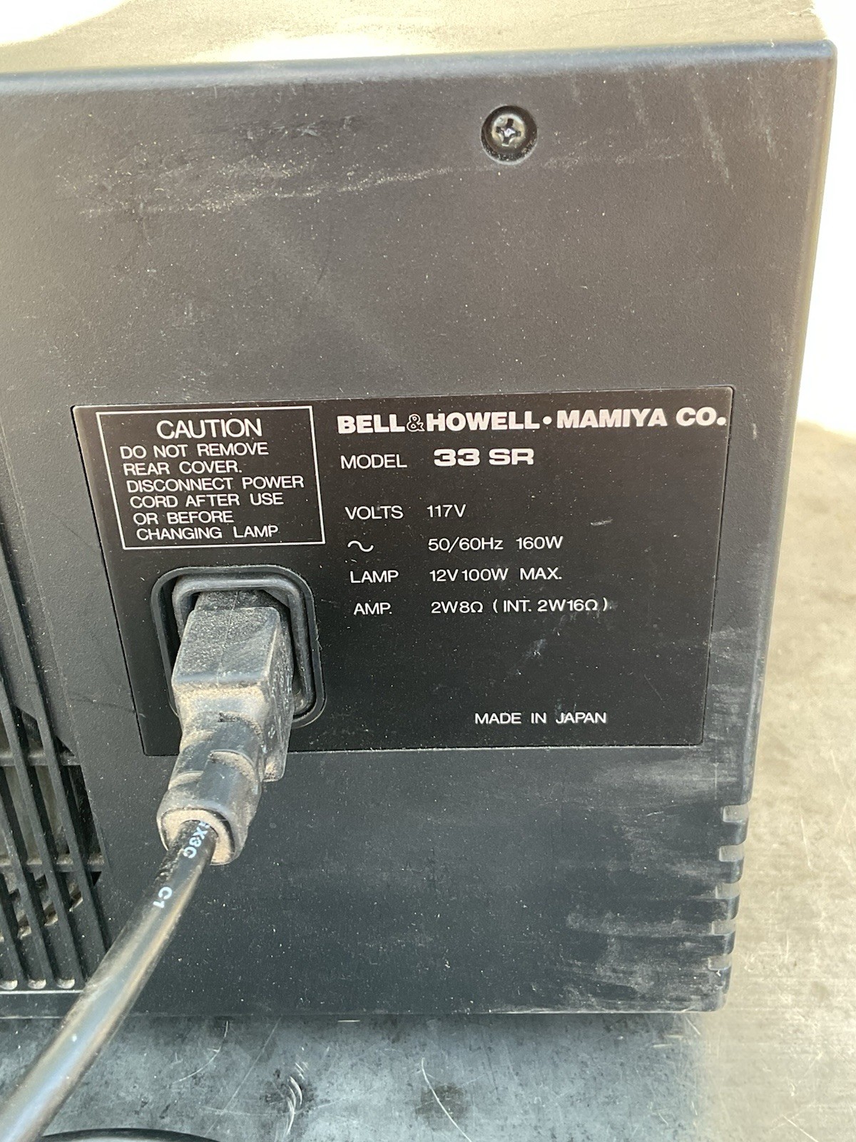 BELL & HOWELL 33SR COMPACT SUPER 8 PROJECTOR Powers On