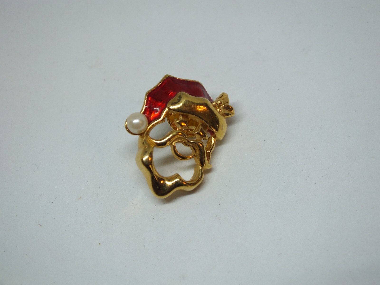 Beautiful Brooch Pin Gold Tone Christmas Santa Enamel Faux Pearl 1 1/8x 7/8"