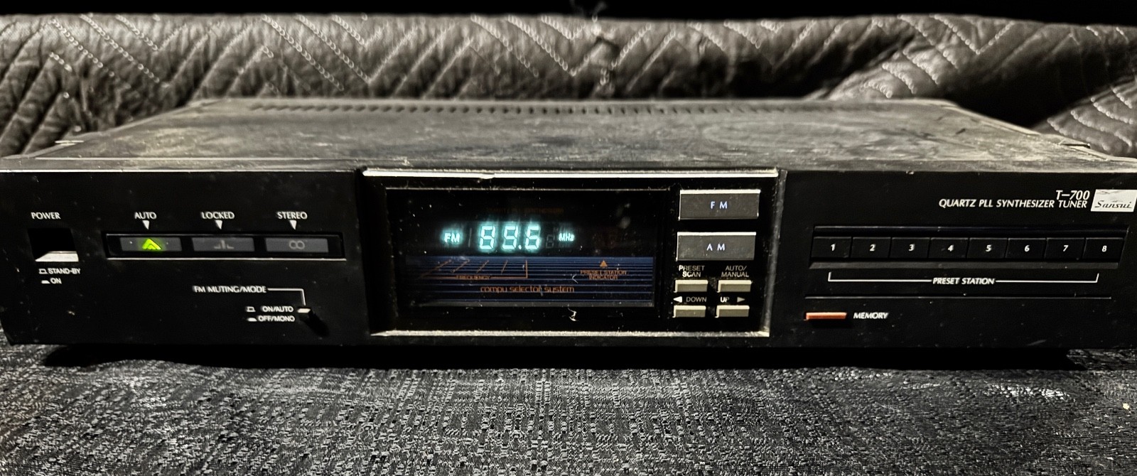 SANSUI T-700  Quartz PLL Synthesizer AM/FM Stereo Tuner USED VINTAGE AUDIO