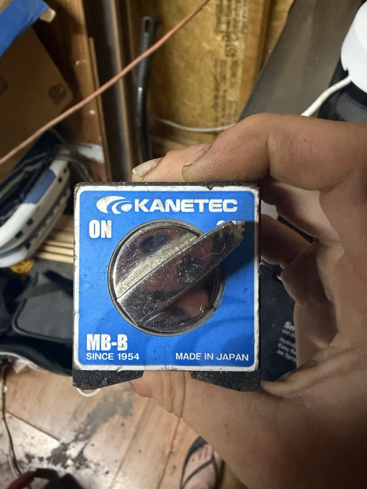 Kanetec MB-PB is a powerful, switchable magnetic base