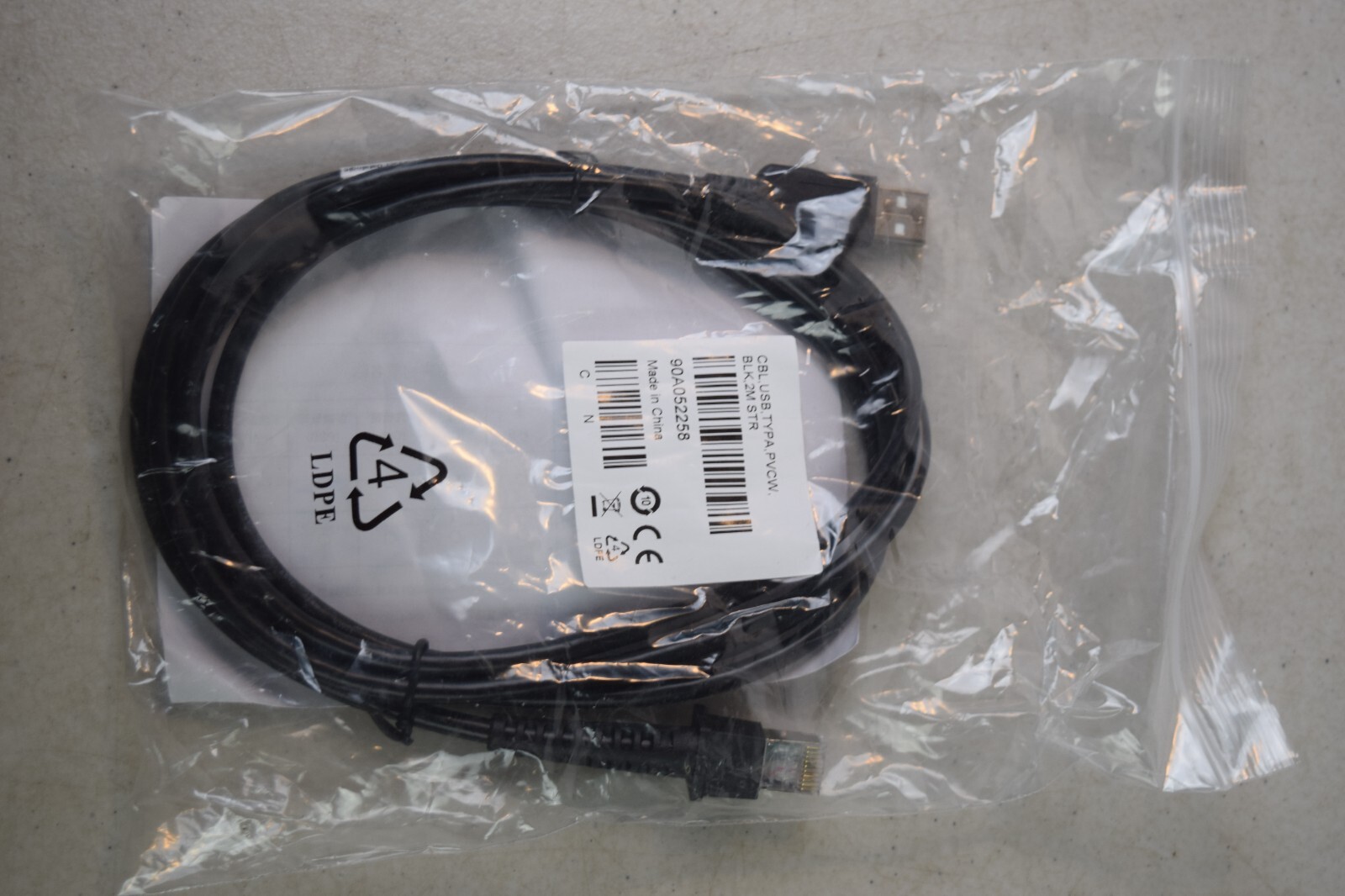 90A052258 CABLE KIT, USB BLACK 2m straight.