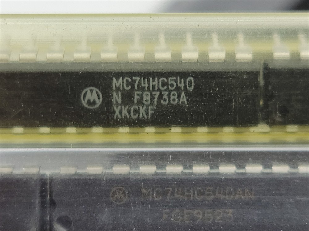 New (36pcs) MC74HC540N MOTOROLA IC Logic