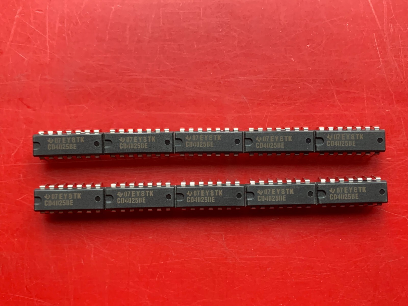 10x CD4025BE TEXAS INSTRUMENTS IC GATE NOR 3CH 3-INP 14 PIN DIP