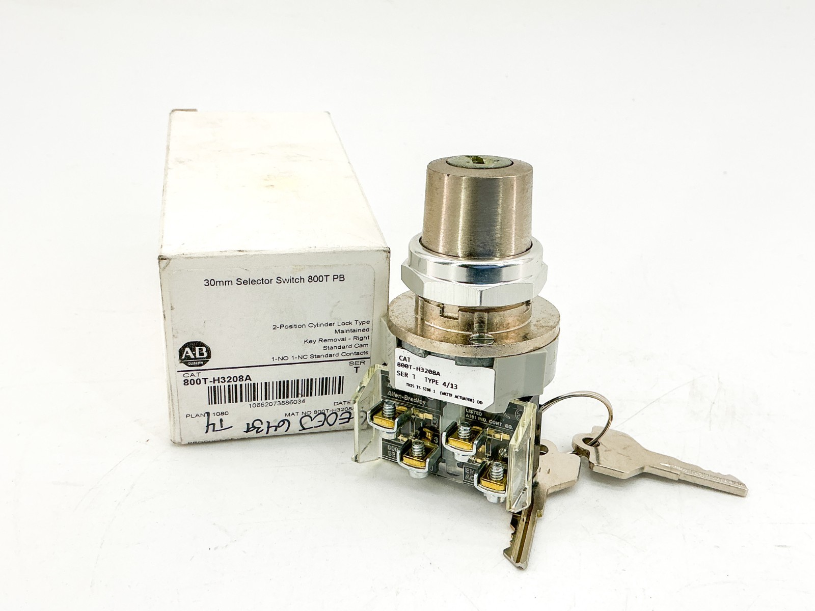New Allen Bradley 800T-H3208A 30mm Selector Switch 2 Position Ser.T
