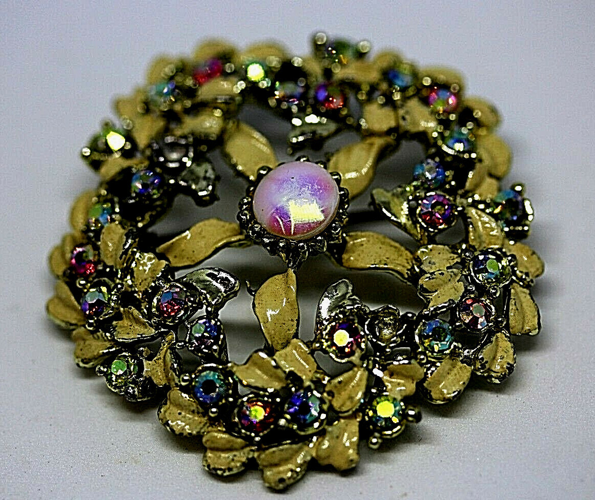 Vintage Crystal Diamante Enamel Silve Metal Oval Pin Brooch wreath around flower