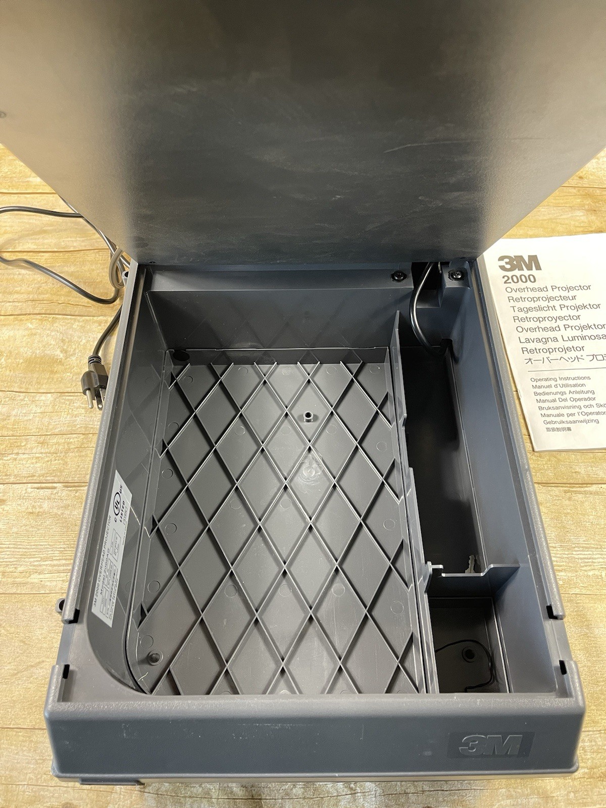 3M 2000 AG Compact Portable Overhead Projector w/ Manual - Read Desc