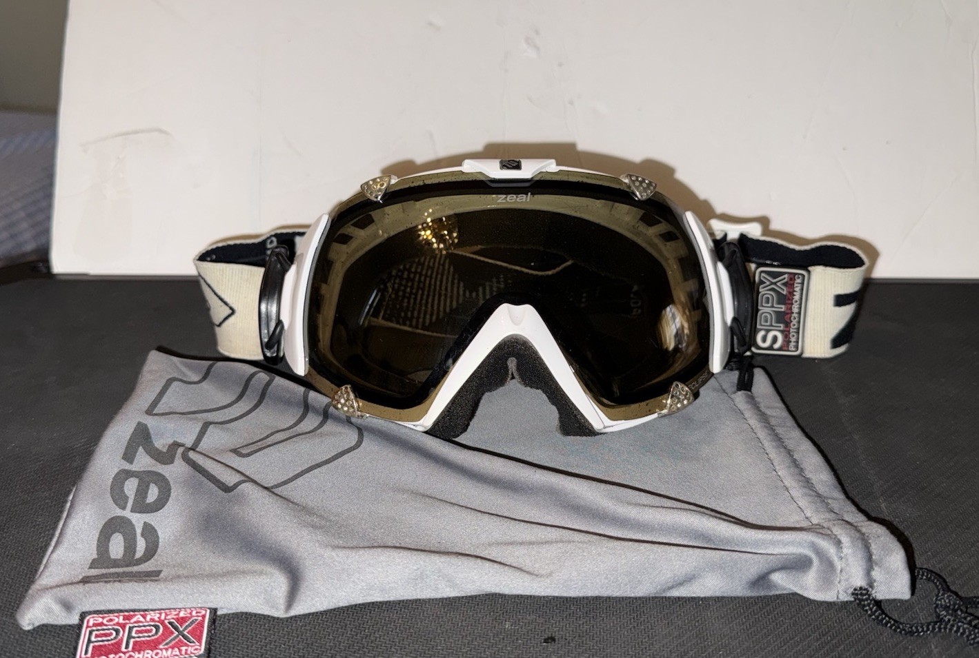 Zeal Optics SPPX Snowboard Ski Goggles Polarized Photochromatic Eclipse Polar