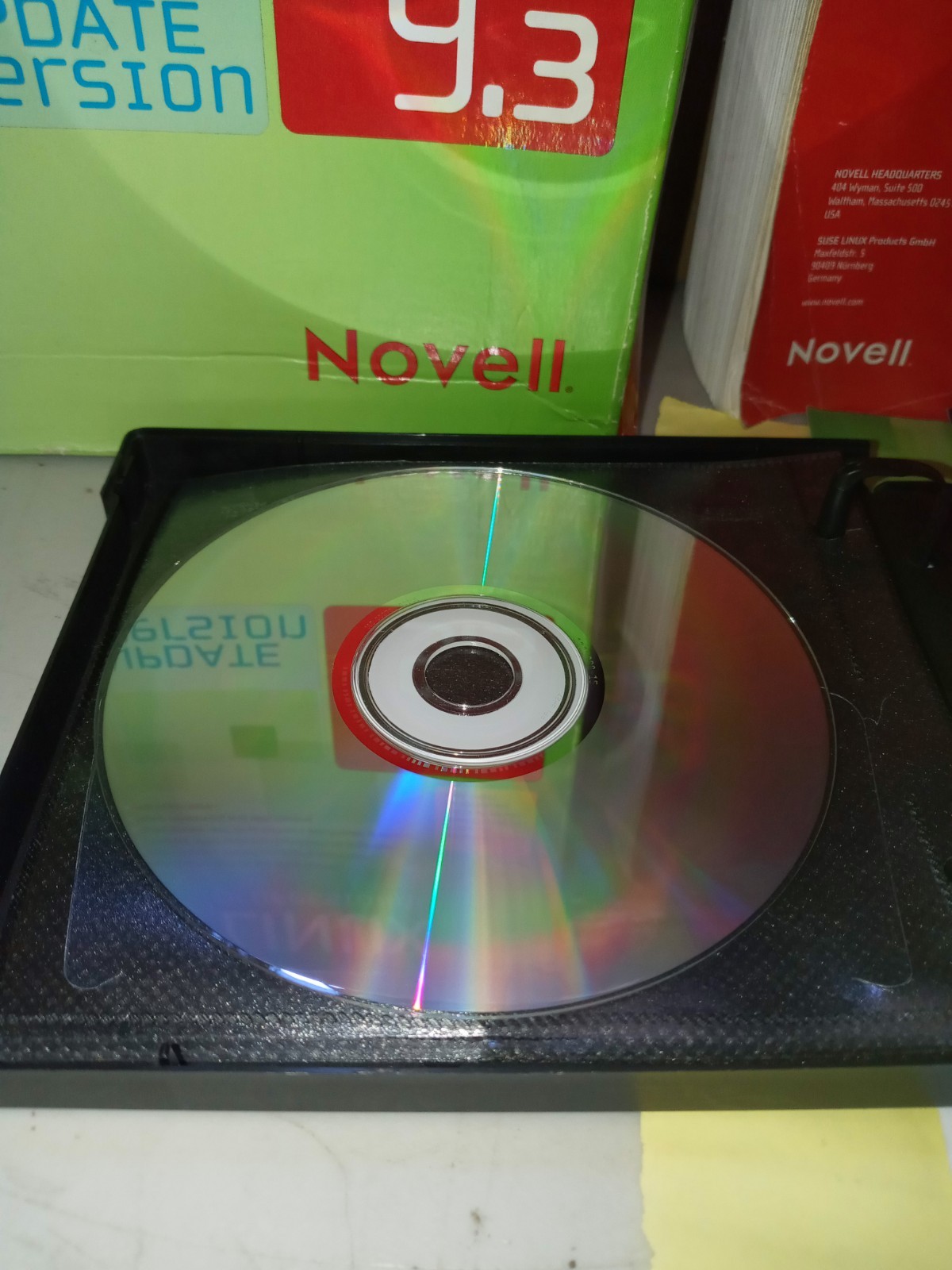 SUSE LINUX Professional 9.3 Includes 7 CD's, Guide Etc. Big Box Novell