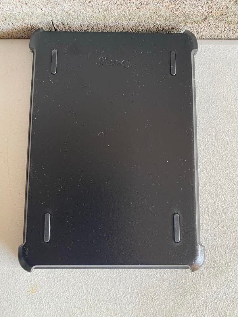 OtterBox iPad 9th/8th/7th generation Defender Series Pro Case - Black