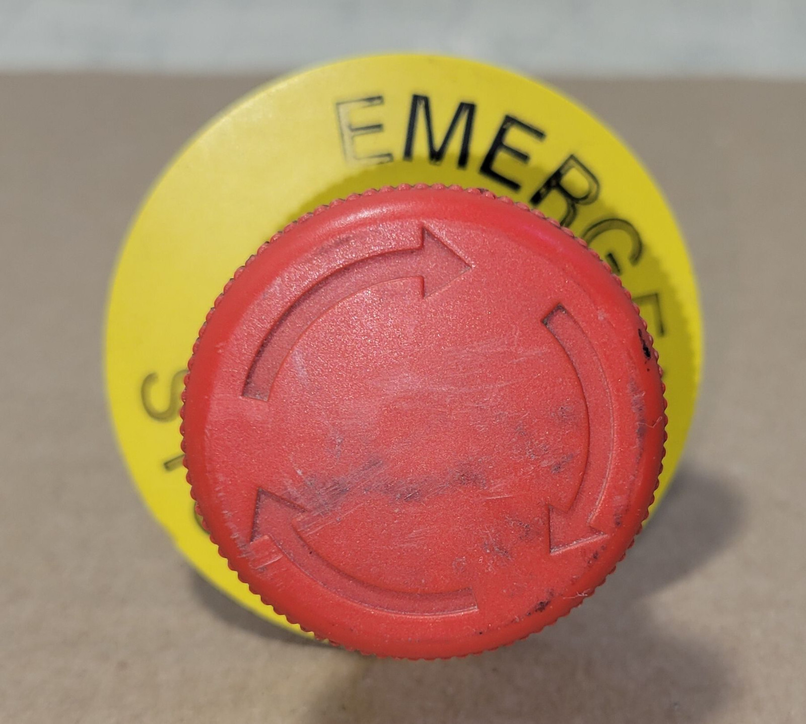 Schneider Electric Emergency stop push-button Maintained Push / Maintained Pull,