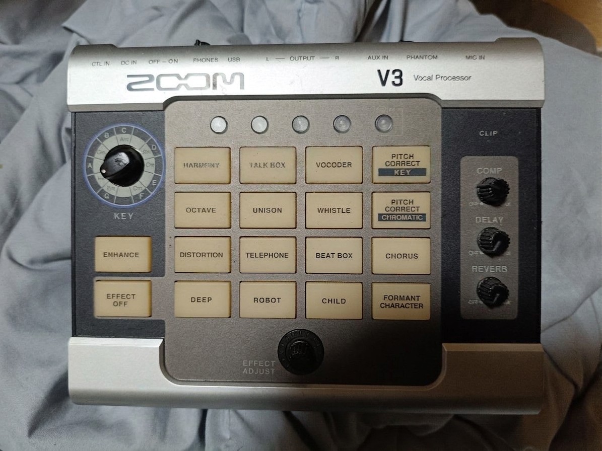 Zoom V3 Vocal Processor  Vocal Effects Pedal #0015