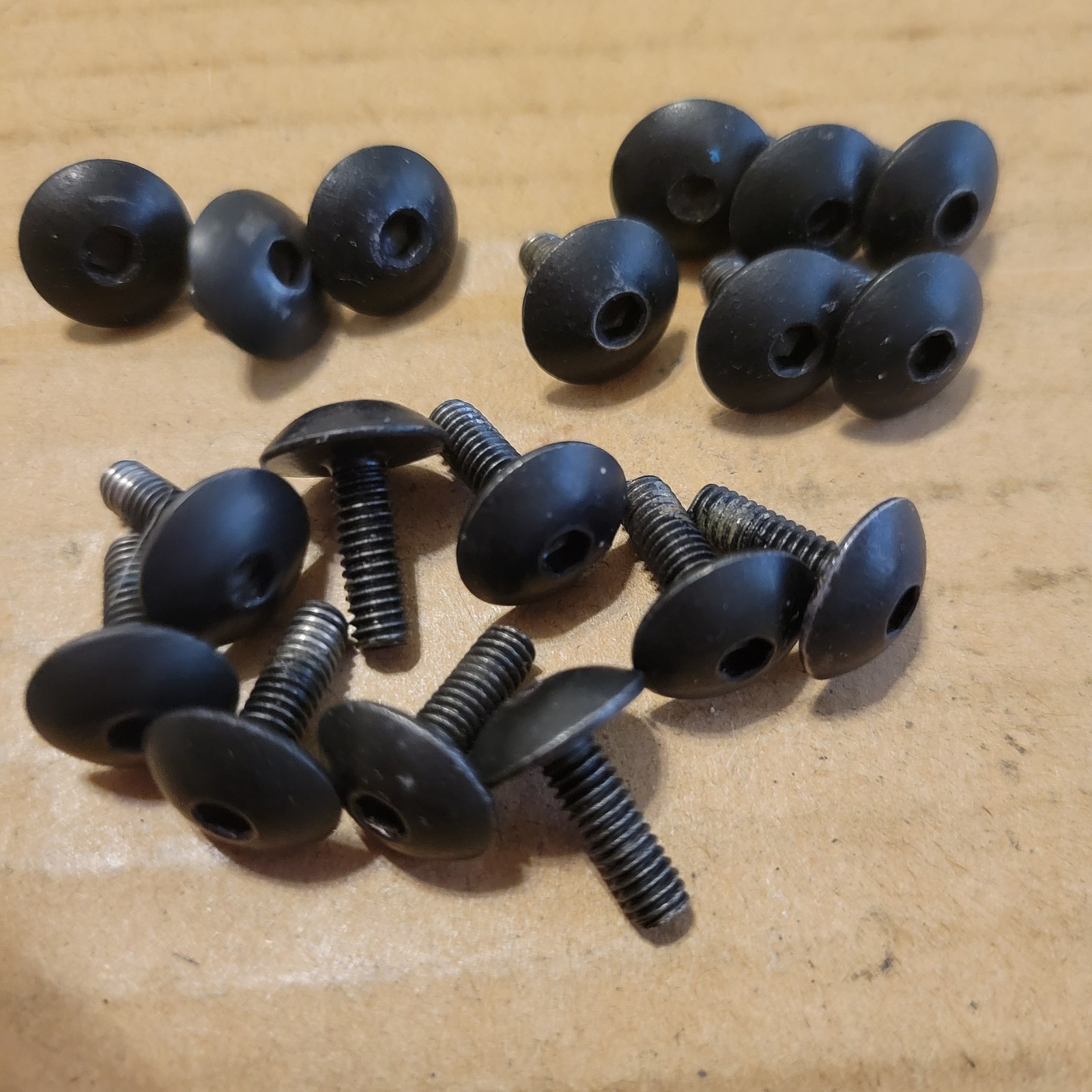 LOT OF 18 GENUINE Safariland Screws 3 Sizes Please Read