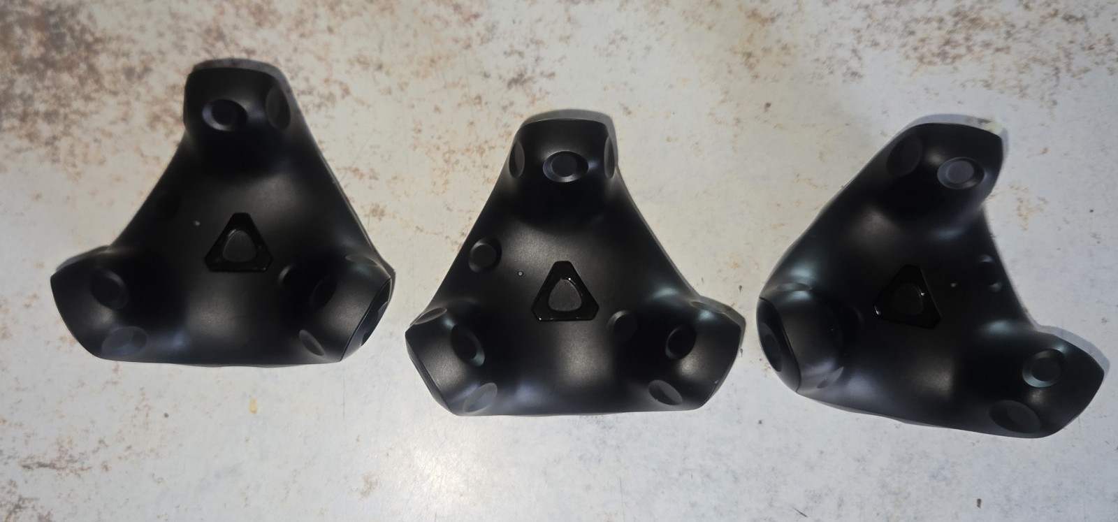 3 HTC Vive 3.0 Tracker Set with 2 Base Stations 1.0 VR, 3 USB Receivers