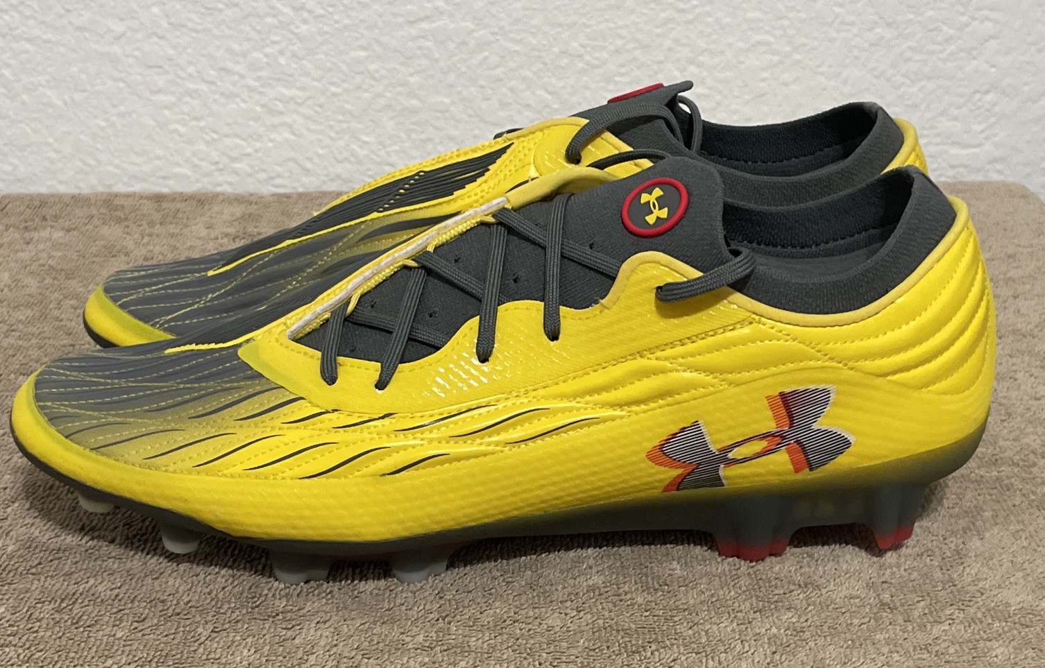 Under Armour Magnetico Elite 4 FG ‘Taxi Grey’ 3027700-700 Men Sz 12
