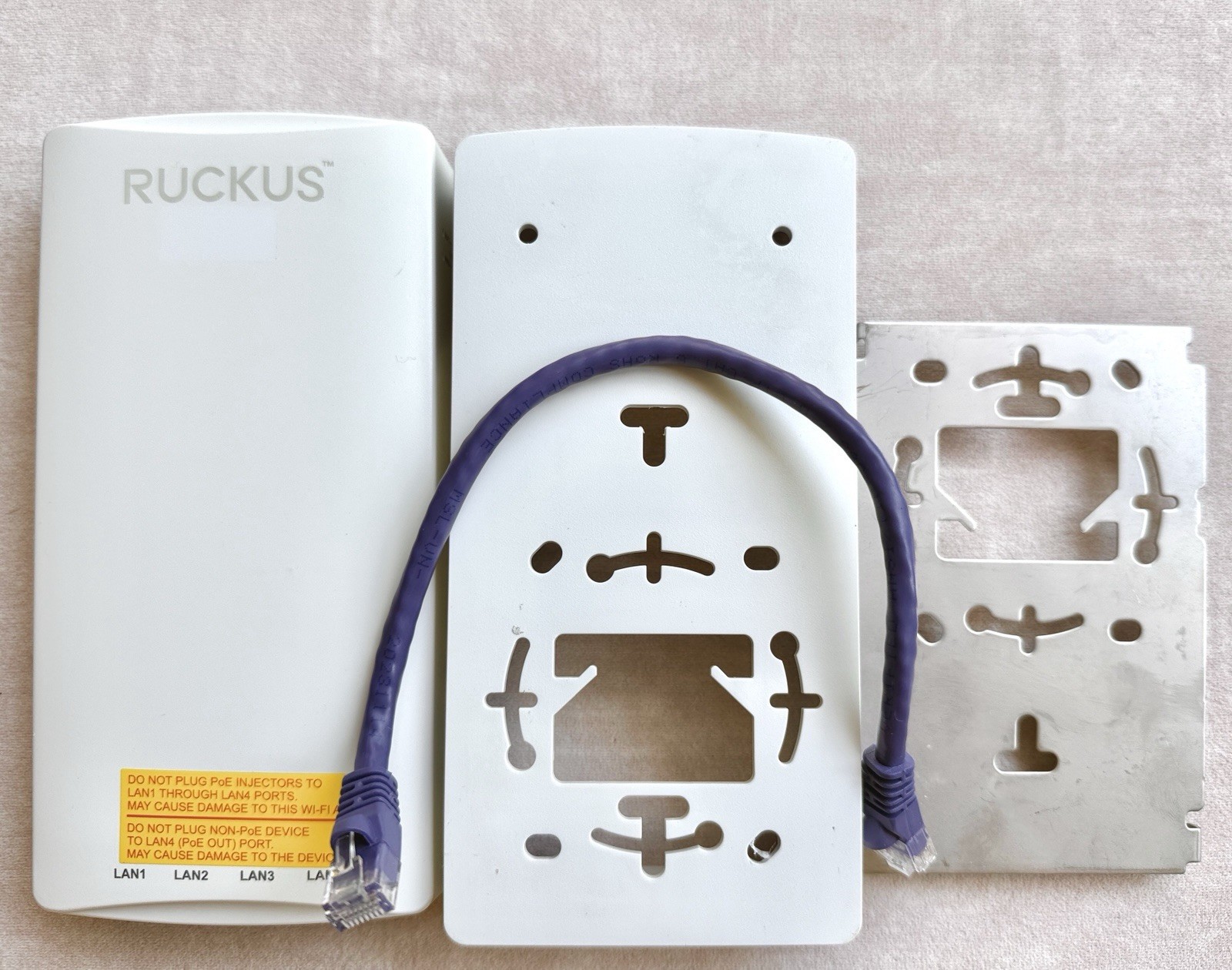 Ruckus H550 Wi-Fi 6 (802.11ax) Indoor Access Point - White (901-H550-US) w/kit