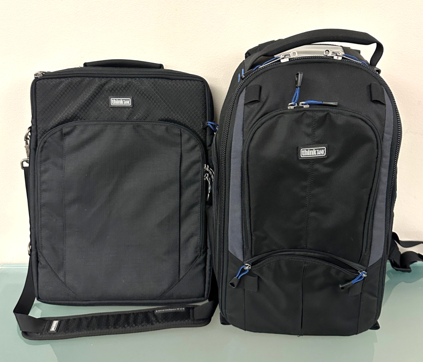 Think Tank Photo Street Walker and  V2.0 Artificial Intelligence 15 v2.0 Laptop