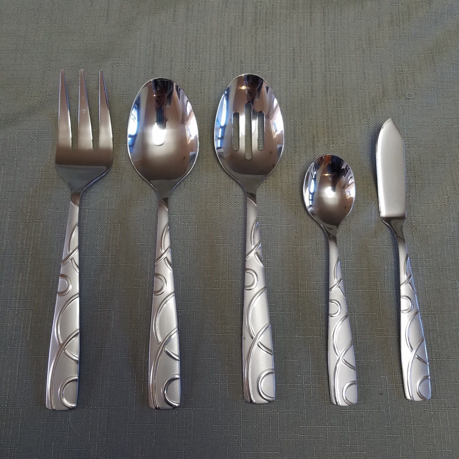 5 Pc-Cambridge Serving Set Conquest /Roam Sand  18/10 Stainless Steel Set