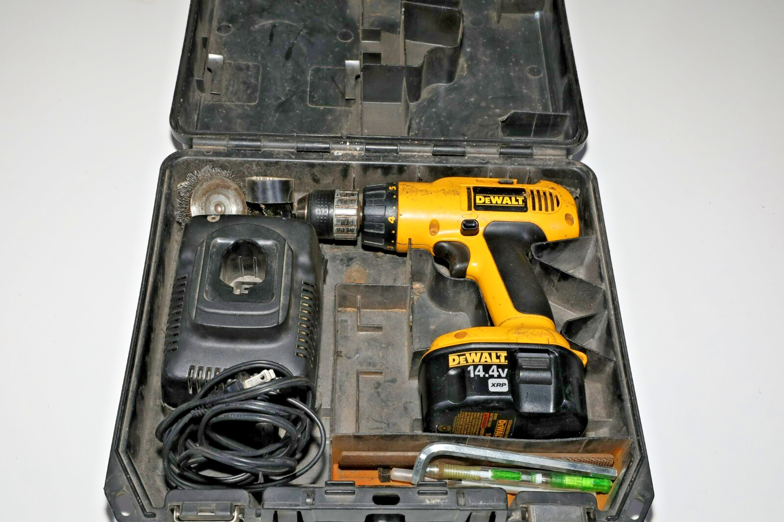 DeWalt  DW991K2 Cordless Drill Case, Tool, Charger And Battery - NEEDS NEW BATTs