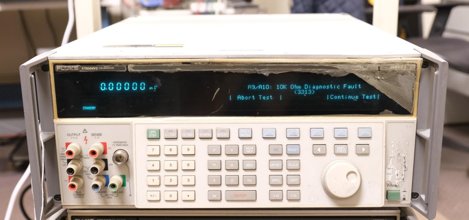 Fluke 5700ANV3 SERIES II ( 5720A ) Multifunction Calibrator AS-IS