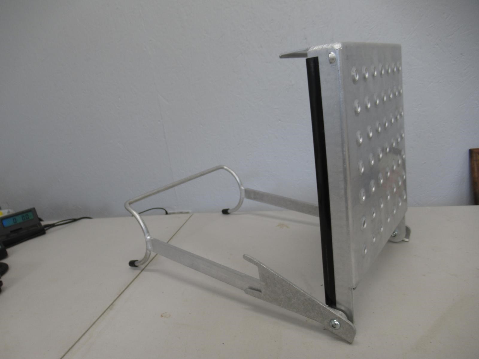 LITTLE GIANT LADDER - Climb on Work Platform Accessory cl