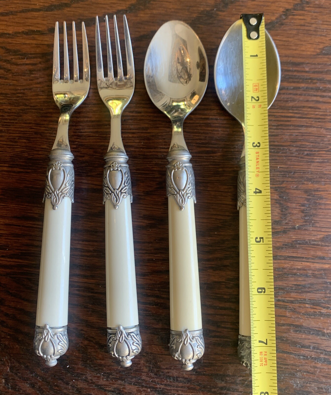 Home Essentials Renaissance Bone Stainless Steel Flatware 2 Salad Forks 2 Spoons