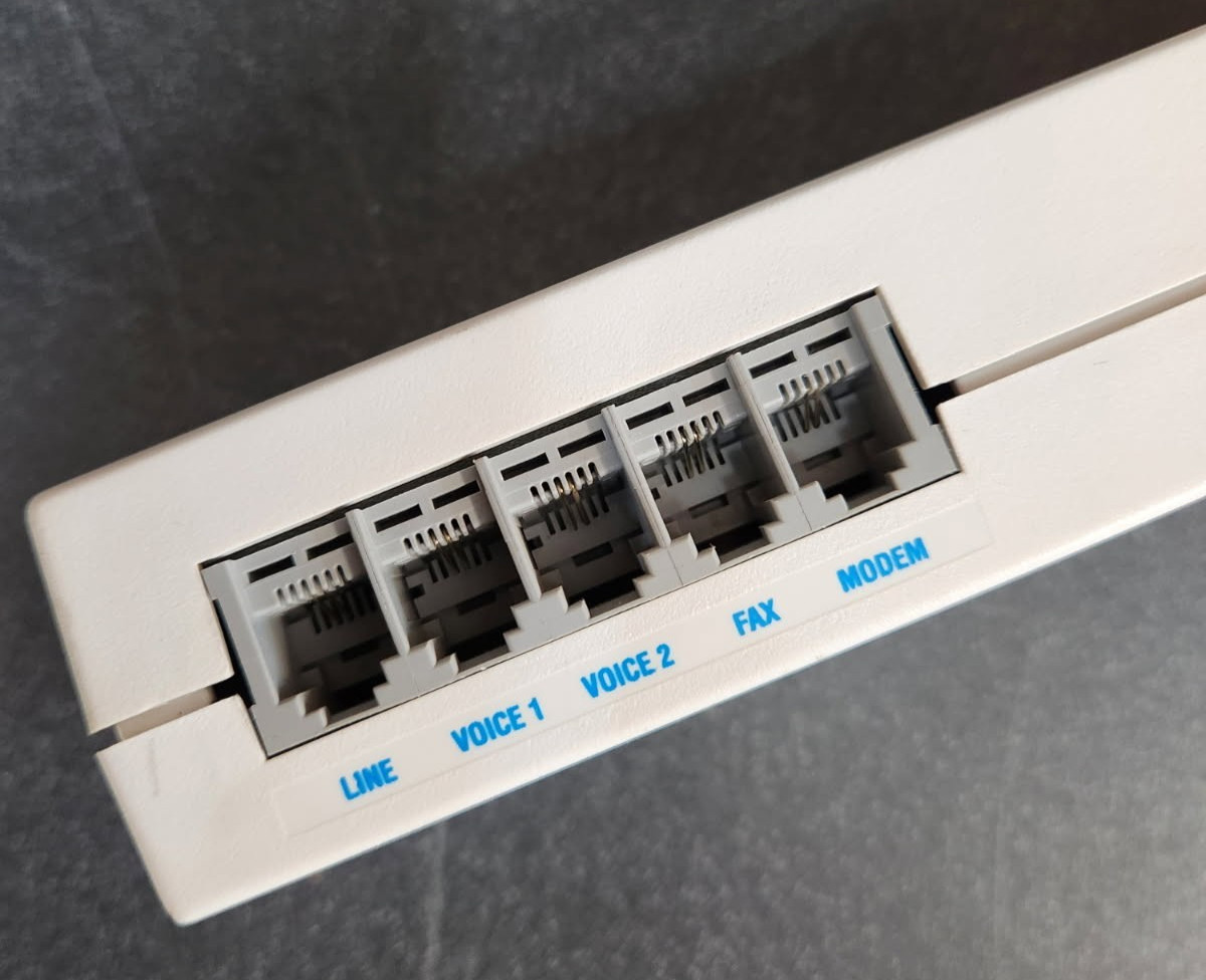 The Stick Multi-Link 4-Port Voice/Fax/Modem Switch