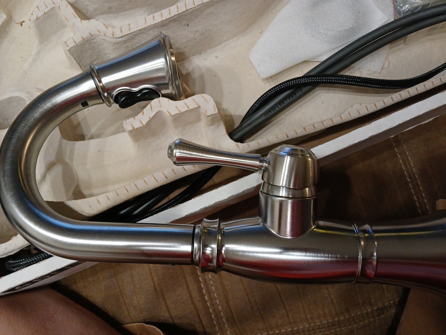 DELTA Bar/Prep Faucet Pull-Down artic stailnless 9997-AR-DST Chrome Pullout