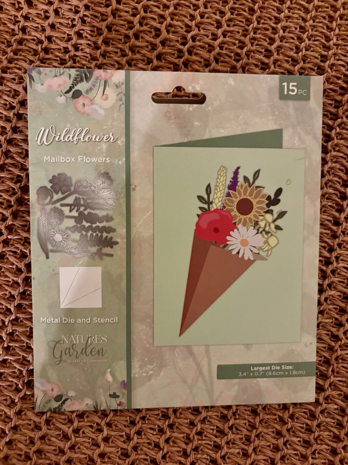 Crafters Companion - Stencil and Die Set - Mailbox Flowers
