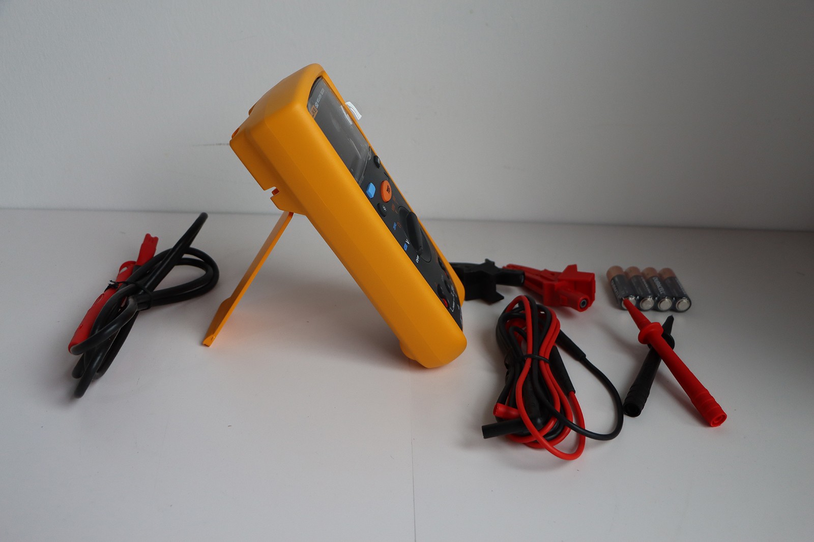Fluke 1503 Digital Insulation Resistance Meter Megger 2000 MΩ Backlight CAT IV