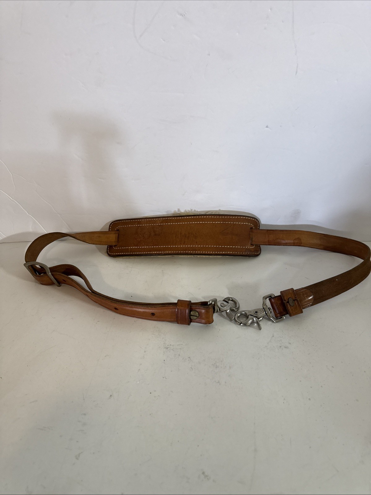 VINTAGE BIANCHI WHITE DOUBLE STITCHED TOOLED SHEEP BACKED LEATHER RIFLE SLING