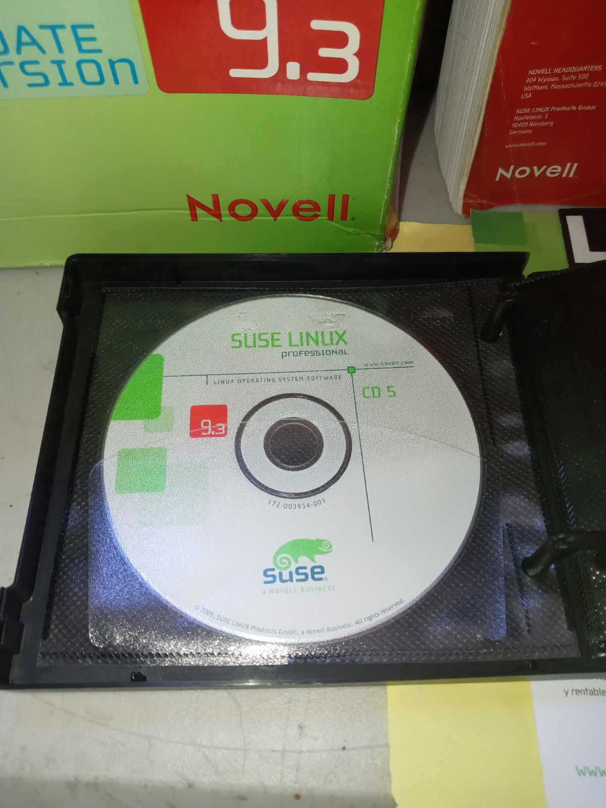 SUSE LINUX Professional 9.3 Includes 7 CD's, Guide Etc. Big Box Novell